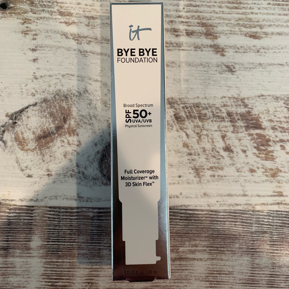 It Cosmetics Bye Bye Foundation full coverage in shade Fair